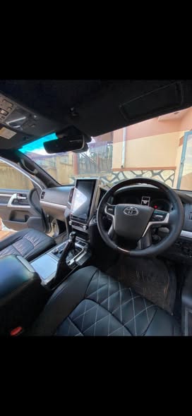 A picture of LAND CRUISER ZX