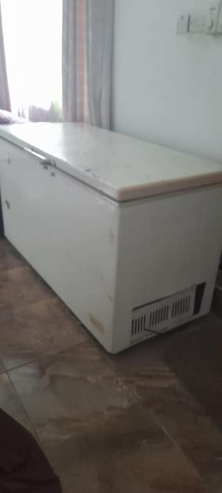 A picture of Freezer hizo zipo mbili Price 700 000tsh kwa zote Piga
