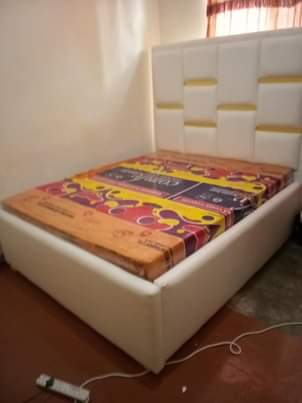 A picture of Kitanda Cha Sofa 5 6 Godoro 5 6 inch 8