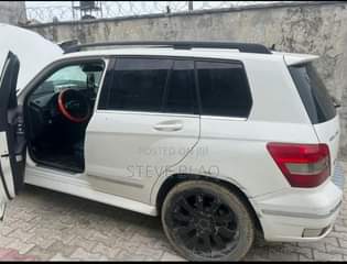 A picture of 2011 Mercedes benz GLK 350
