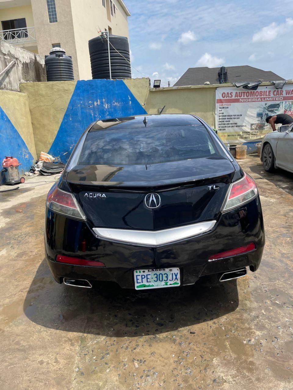 A picture of Acura TL 2012