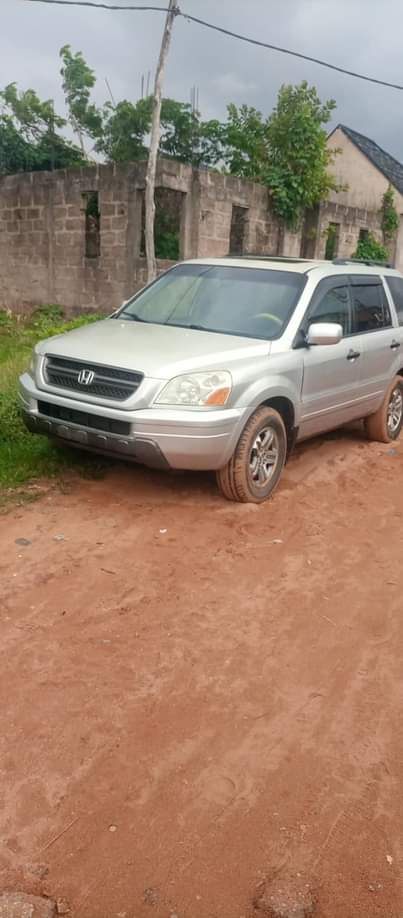 A picture of Honda Pilot 2005 Sharp first body Honda pilot Engine and