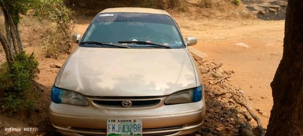 A picture of 2002 Toyota corolla
