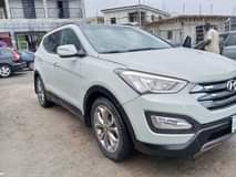 A picture of 2016 MODEL HYUNDAI SANTAFE Engine very silent Gear super sharp