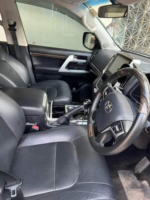 A picture of TOYOTA LANDCRUISER VX