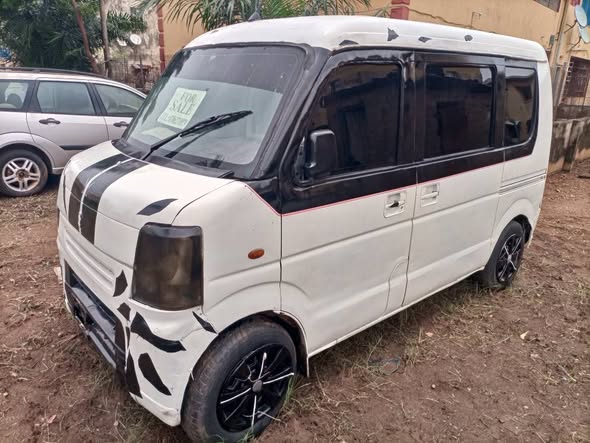 A picture of Suzuki full option mini bus