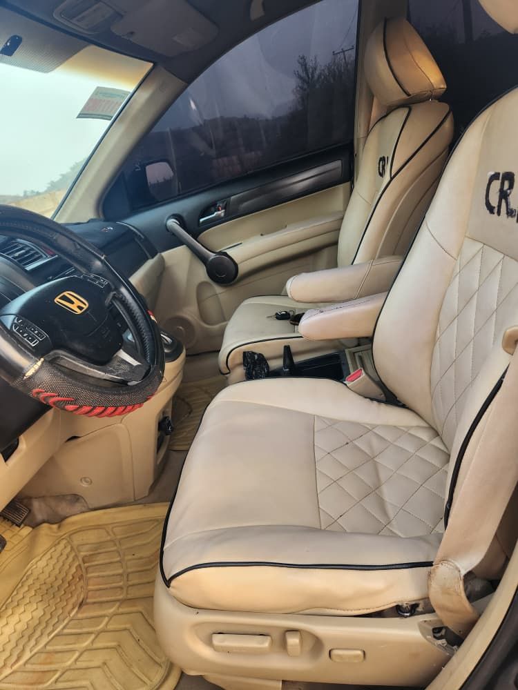 A picture of Honda crv suv jeep first body paint untempard engine