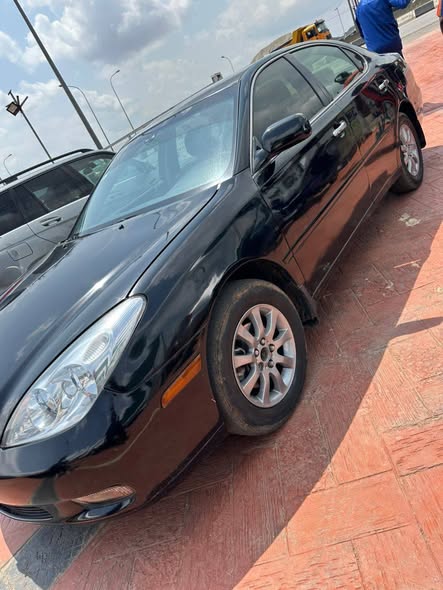 A picture of Distress Es330 lexus