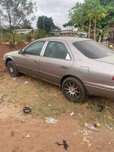 A picture of 2000 2 2 Camry Big light
