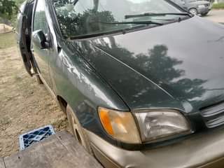 A picture of 2001 Toyota Sienna