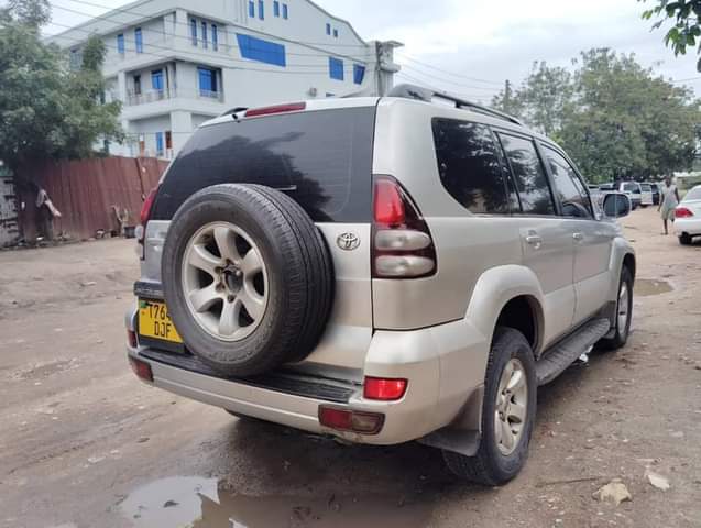 A picture of PRICE MIL 28 CONTACT 0712827933 LAND CRUISER PRADO 120 ENGINE