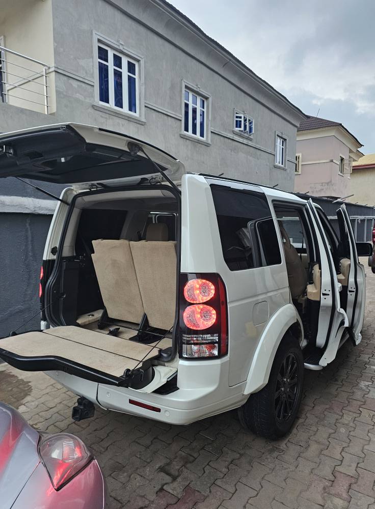 A picture of 2009 LAND ROVER LR3