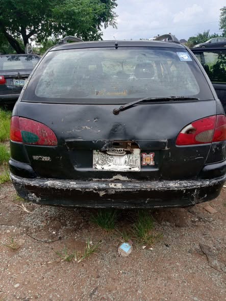 A picture of 1999 Toyota wagon