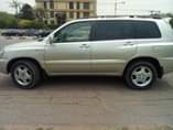 A picture of Sharp Clean Toks Standard Toyota Highlander With 3 Seats Row.