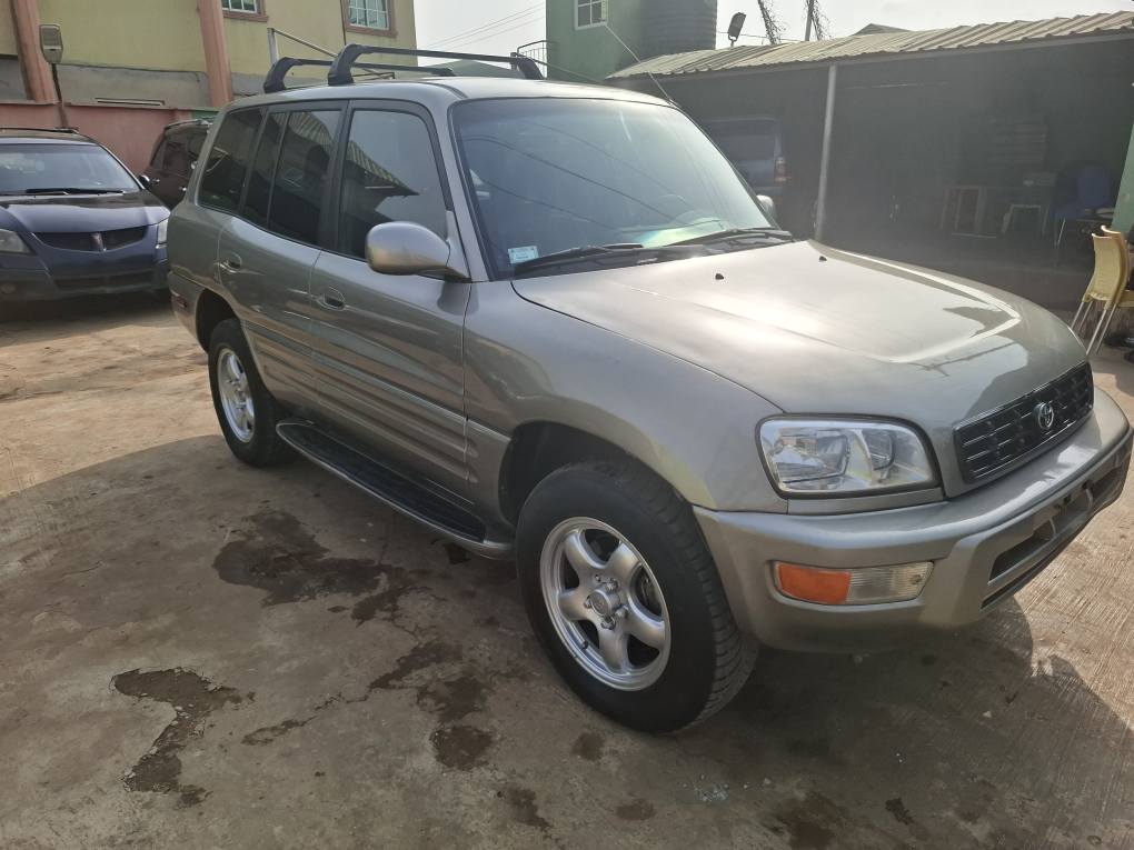 A picture of Rav4 2000 08025508383