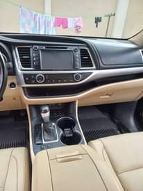 A picture of Toyota Highlander 2017