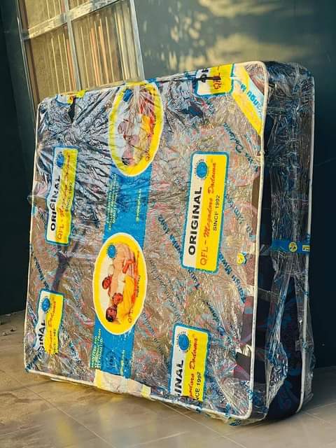 A picture of Kitanda na godoro 5 6 inch 12