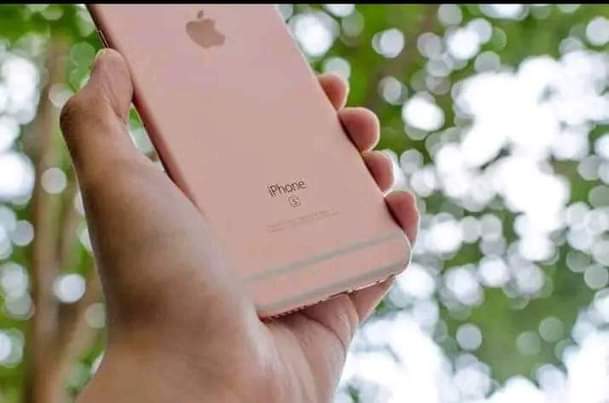 A picture of IPhone 6s kila kitu kipo clear BH100 Finger IPO GB64