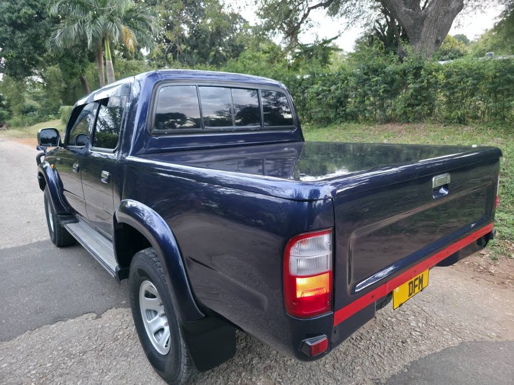 A picture of Toyota Hilux 2002 0713331594