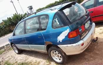 A picture of 2003 Toyota Picnic Space bus