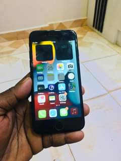 A picture of iPhone 7plain 128gb