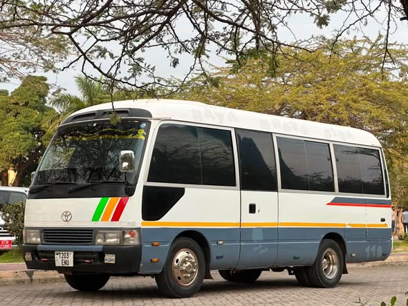 A picture of TOYOTA COASTER