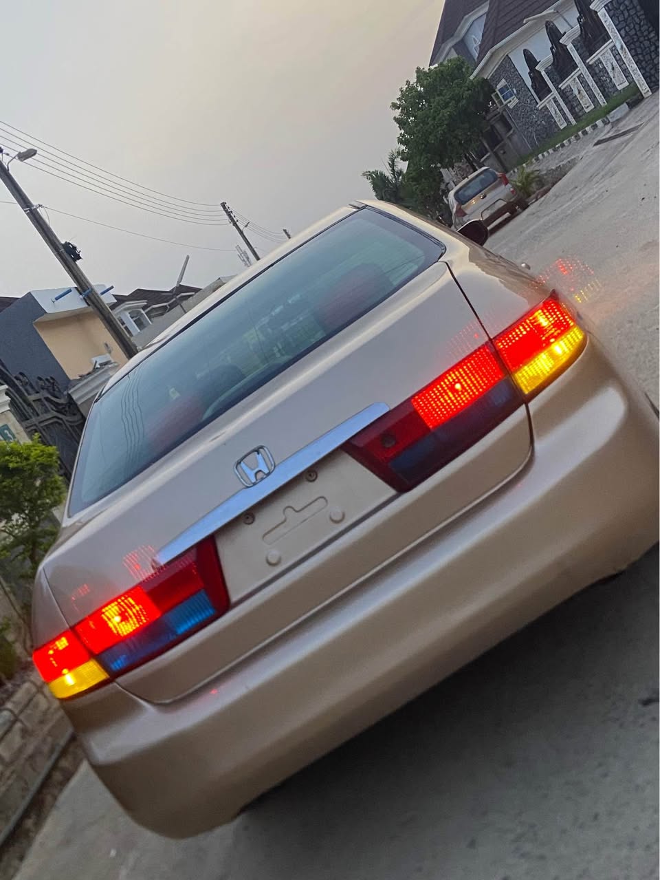 A picture of DISTRESS BELGIUM STANDARD HONDA ACCORD 2005.