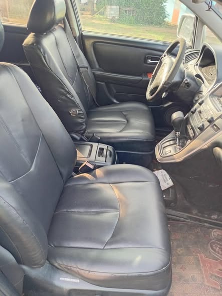 A picture of Lexus Rx300