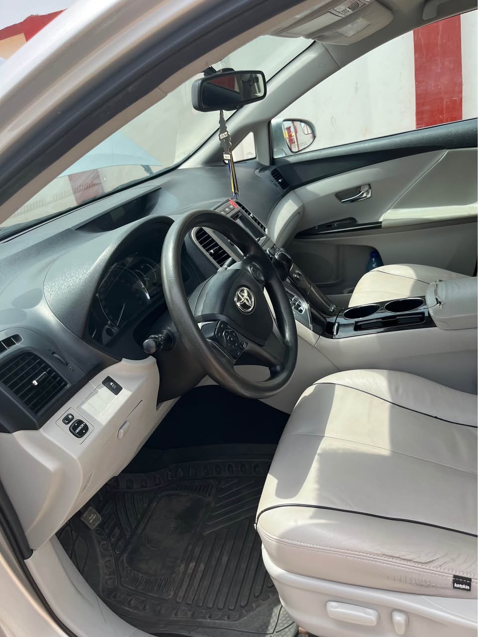 A picture of Newly Arrived toyota venza 2013 toks Price 16 5m