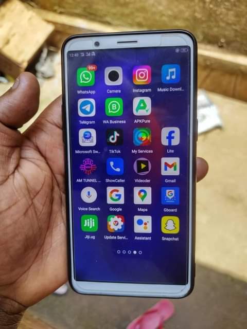A picture of Oppo r11s on sale