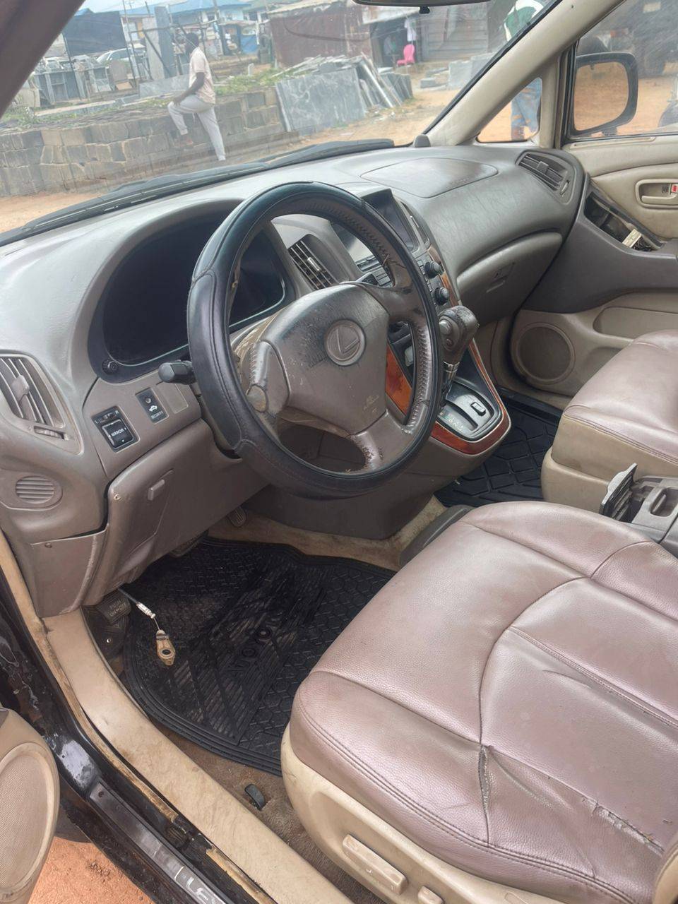 A picture of Lexus RX300