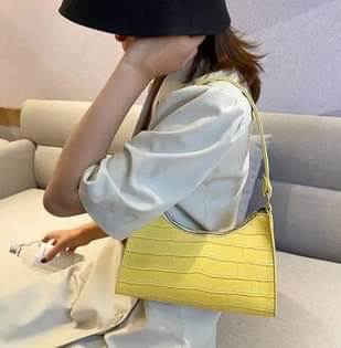 A picture of Hand and shoulder bags