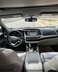 A picture of TOYOTA HIGHLANDER XLE Keyless Fullest Option Model 2015 Price 24