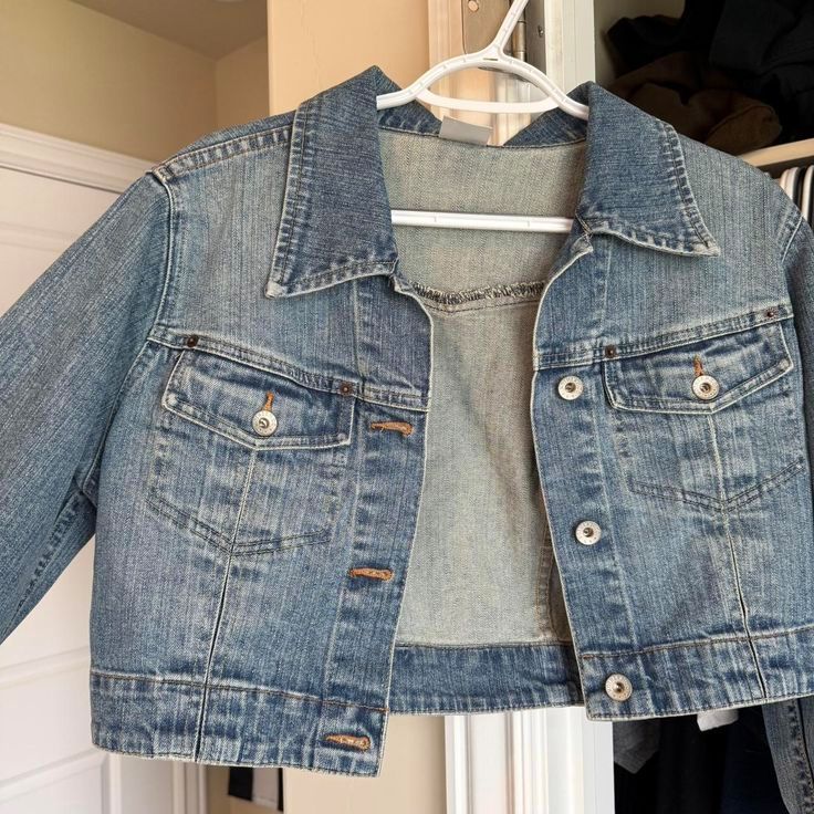 A picture of Available cropped Jackets