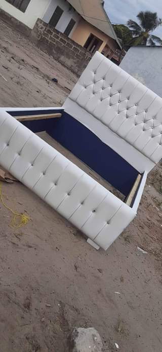 A picture of Bedsofa mpya 173000 free delivery 0757044140