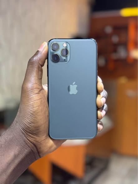 A picture of iPhone 11 Pro 512GB at 650 000ugx