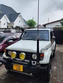 A picture of Landcruza zx gari imefugwa ikafugika Injin 1hz diesel Gia manyu