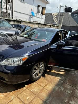 A picture of Highest grade Lexus ES 350 With double pano roof Fullest
