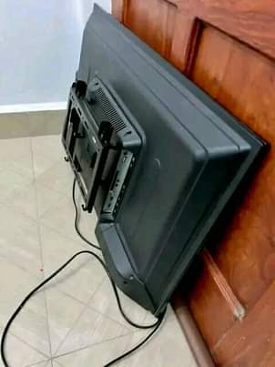 A picture of TV inch 32