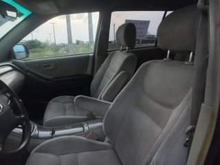 A picture of Toyota Highlander 2004 Model 4 plugs