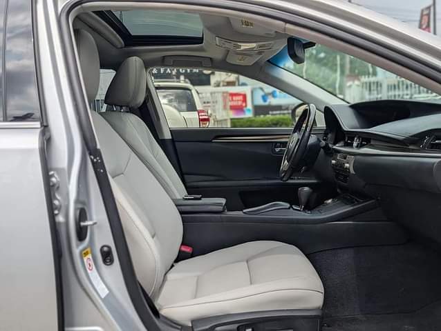A picture of 2014 LEXUS ES350
