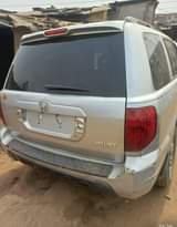A picture of Honda pilot 2004 model