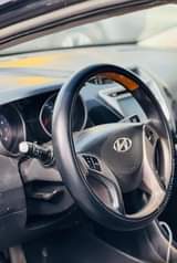 A picture of HYUNDAI ELANTRA 2012