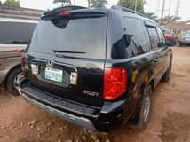 A picture of Honda Pilot 2004