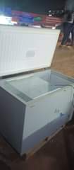 A picture of 400L capacity Hisense deep freezer on the sale