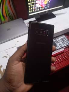 A picture of Samsung note 8