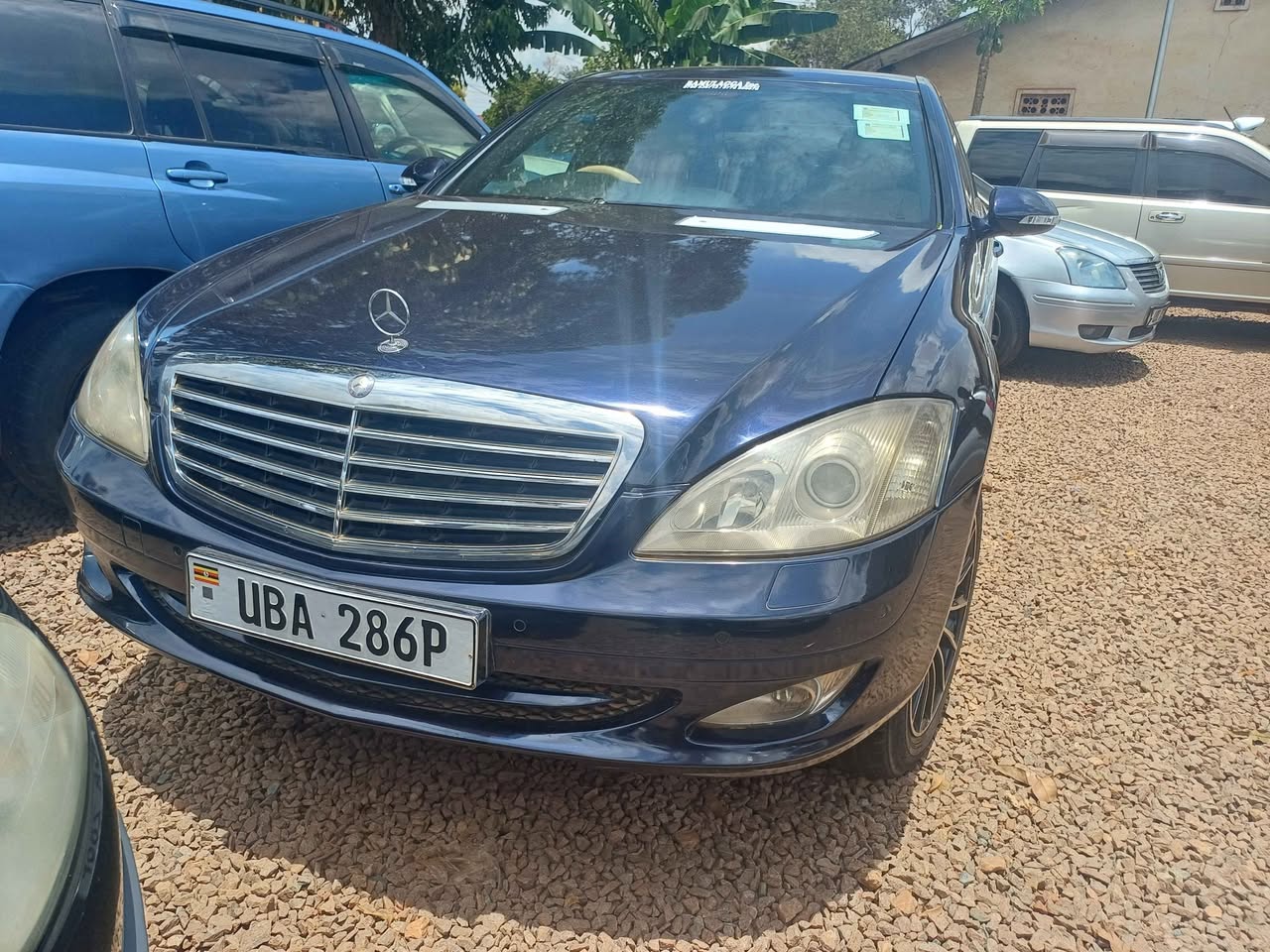 A picture of Benz 350