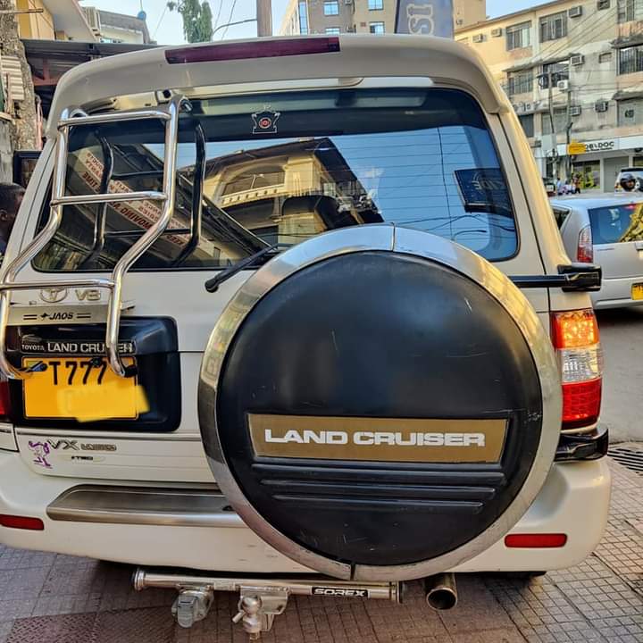 A picture of For Sale Land cruiser 100 series