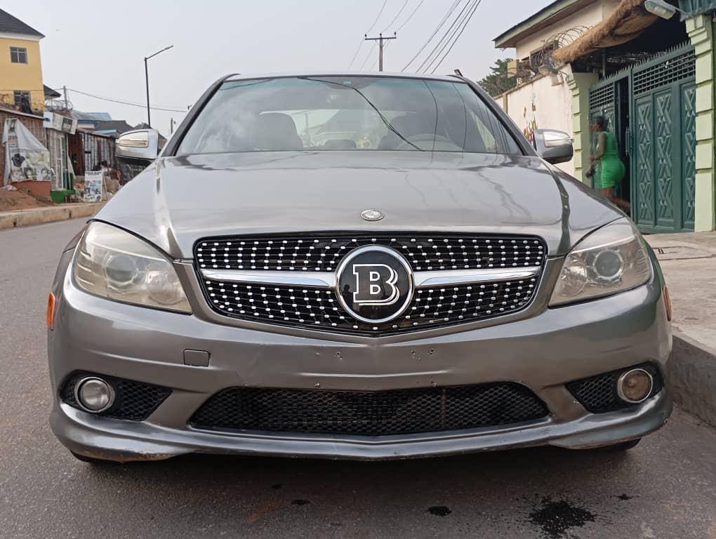 A picture of Mercedes Benz c300 09