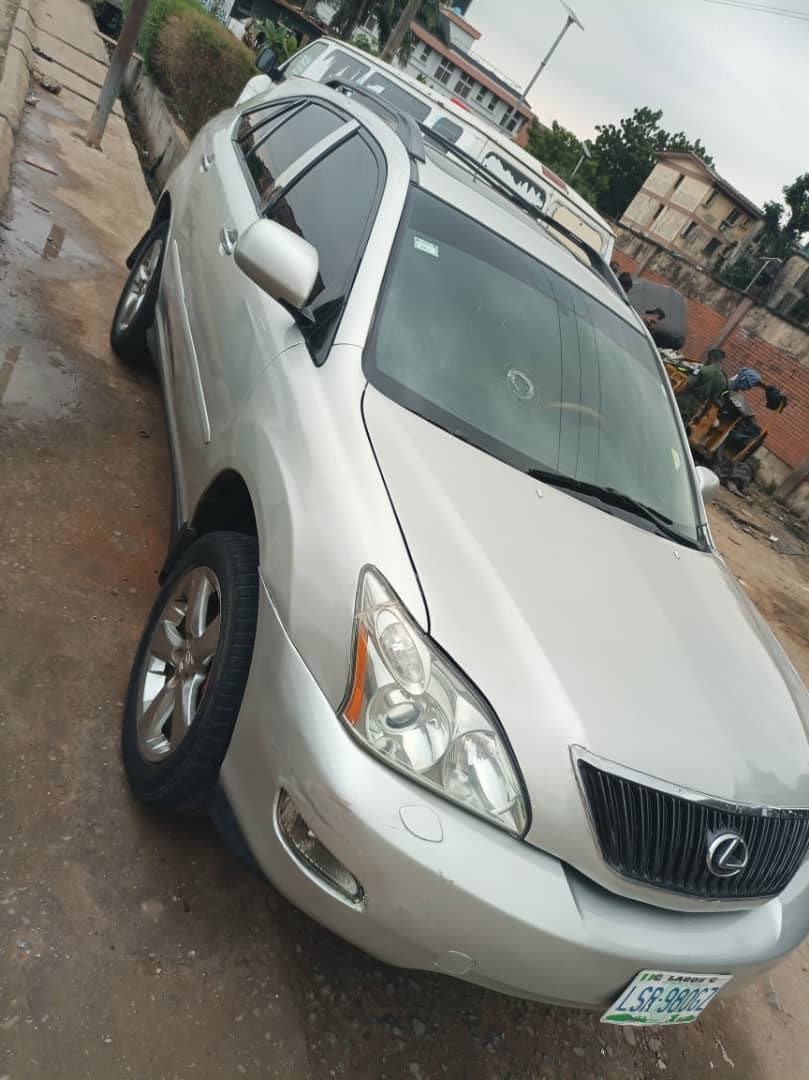 A picture of Registered LEXUS RX350 2009 Model